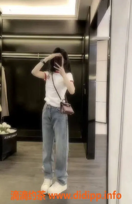 武汉楼凤-嘴巴嘟嘟徐东非嫩妹，服务价位明了