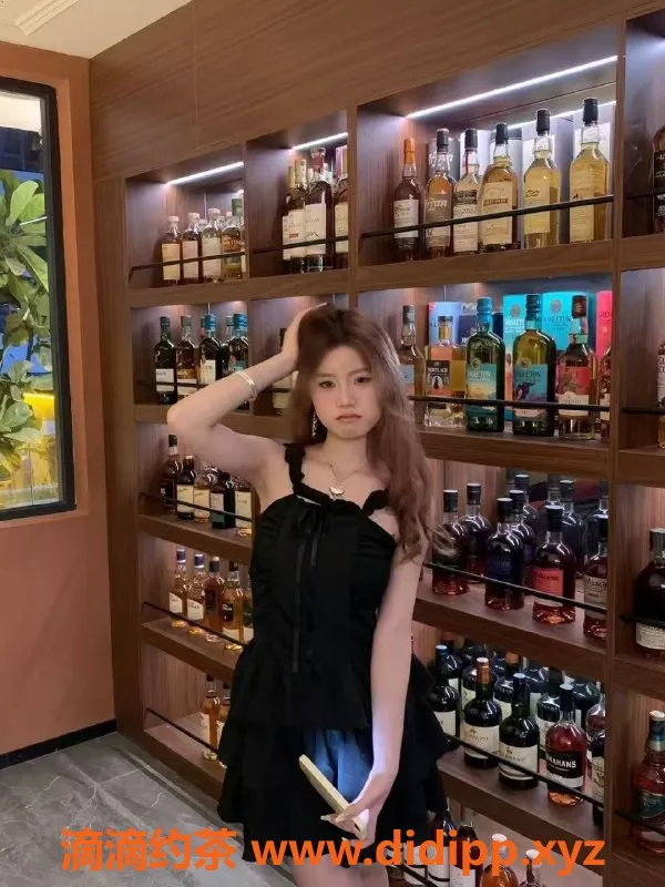 深圳楼凤-龙岗22岁性感小姐，168cm/45kg/36C诱惑服务