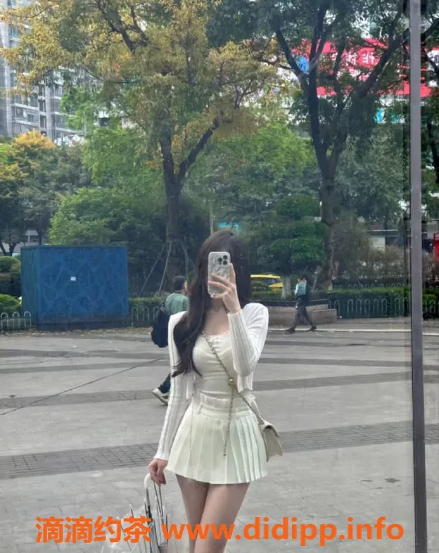 成都楼凤-武侯区蕊蕊大长腿，22岁假装不紧张