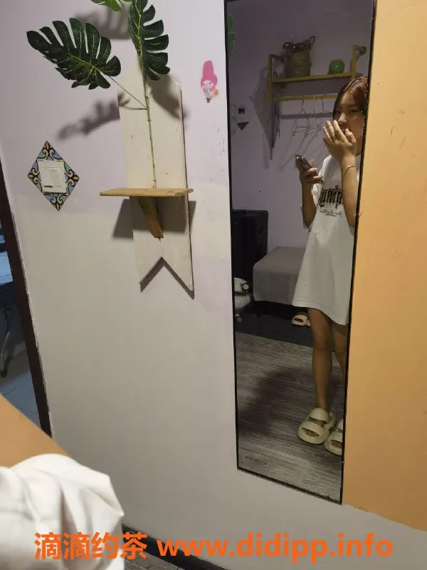 成都楼凤资源信息,成都14岁小排骨精。身高160，体重85，收费600元