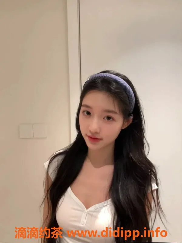 广州楼凤-广州荔湾诗语，19岁166cm，乳罩36C，600元起服务