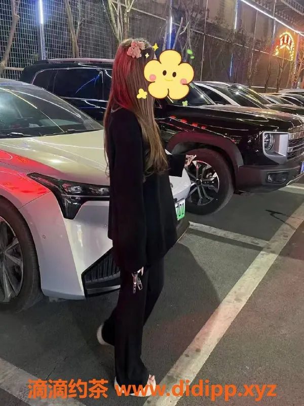 郑州楼凤资源信息,郑州金水区肉肉，19岁，162cm，58kg，36C，陪🛁服务