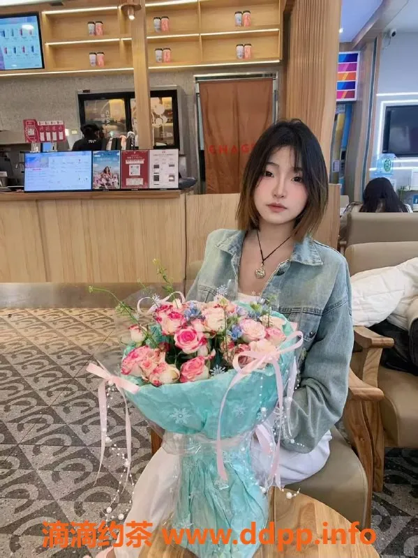 成都楼凤-骡马市18岁小木，165cm，优惠6P，颜值高