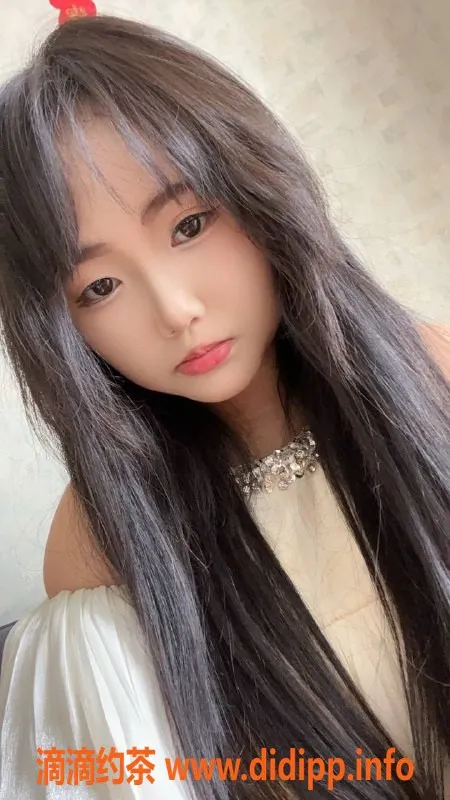 成都楼凤-骡马市点点：18岁微胖嫩妹，巨乳带聊