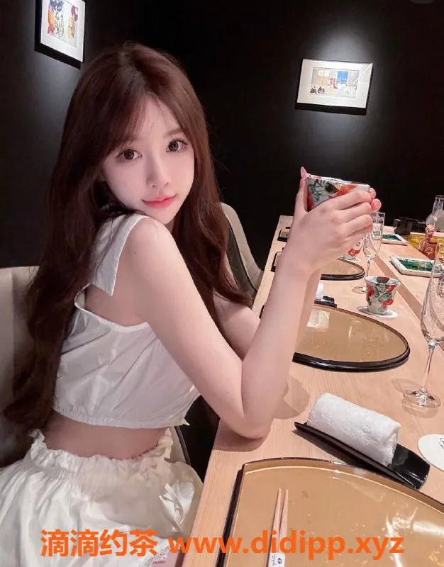 北京楼凤资源信息,朝阳三里屯清纯小白花三三，168cm C+胸，21岁，服务P2000