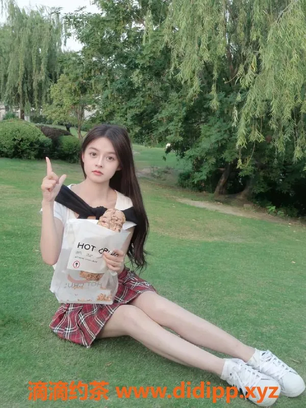 北京楼凤-朝阳三里屯点点，18岁清纯可爱，1500起