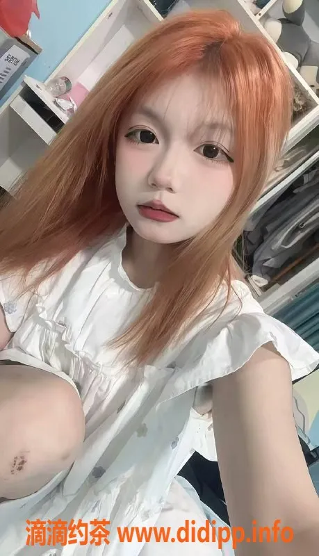 成都楼凤-成都嫩妹伊伊，轻松聊天大佬推荐