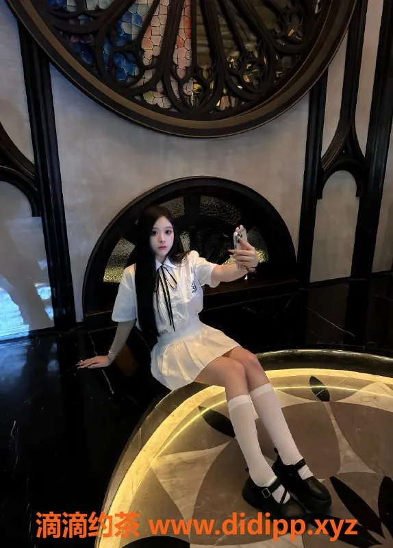 成都楼凤-武侯区御姐周周，身高160，22岁，颜值超高