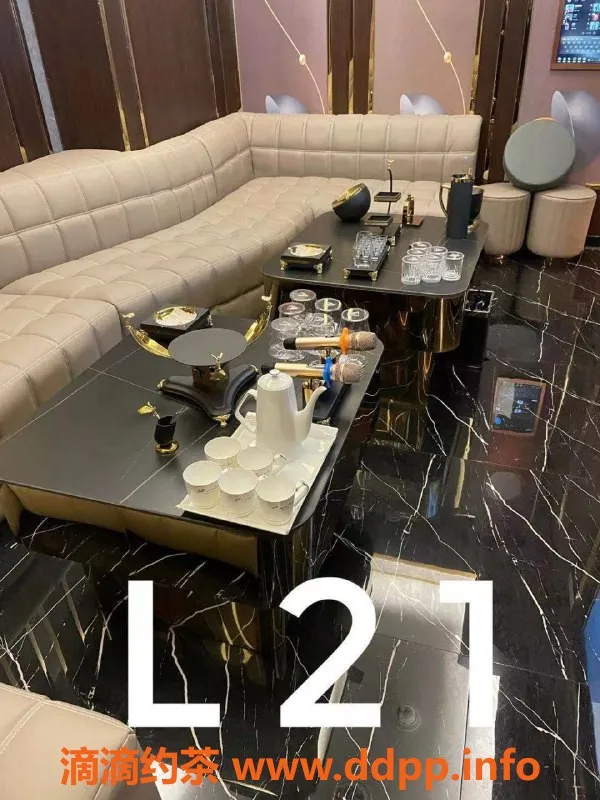 重庆楼凤-重庆江北18-25岁美女 蛇吻真空服务