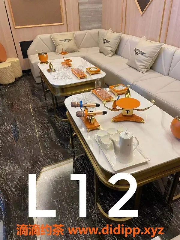 重庆楼凤-重庆江北18-25岁美女 蛇吻真空服务