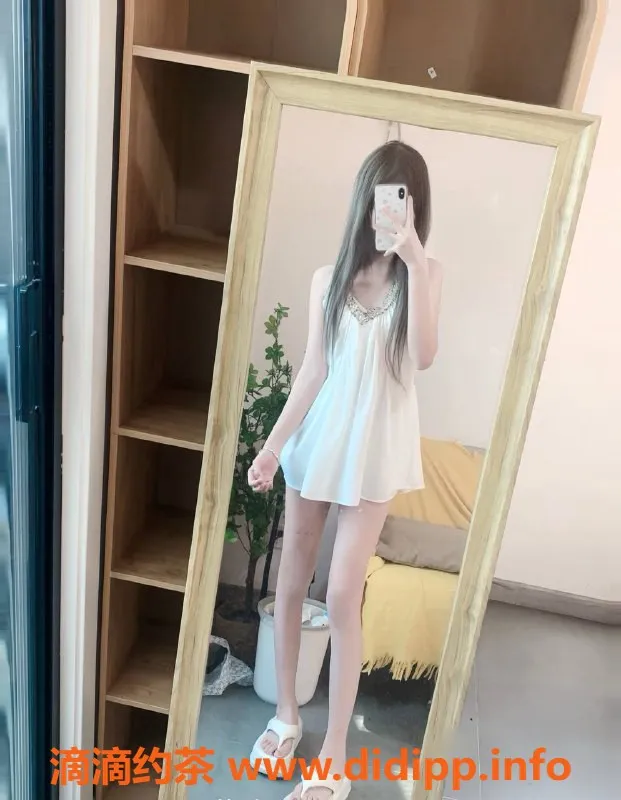 郑州楼凤-二七汤圆，18岁，168cm，47.5kg，平价服务