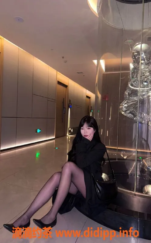 杭州楼凤-24岁小露，168cm苗条身材，专业服务