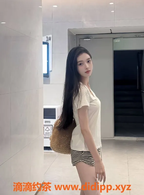 杭州楼凤-小雅学妹，170cm，19岁，清纯可爱，1400起