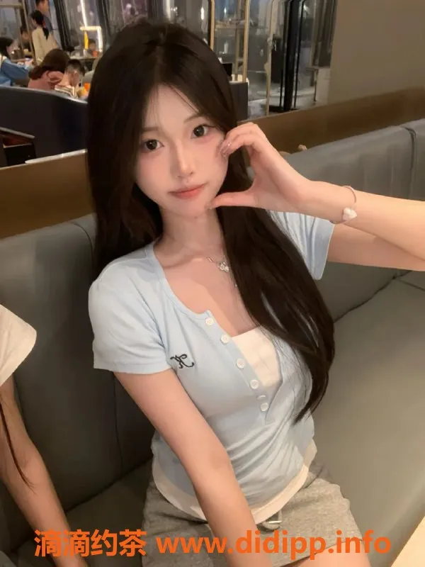 广州楼凤-广州白云高-雨晴，22岁粉嫩新人，茶水费只需23米