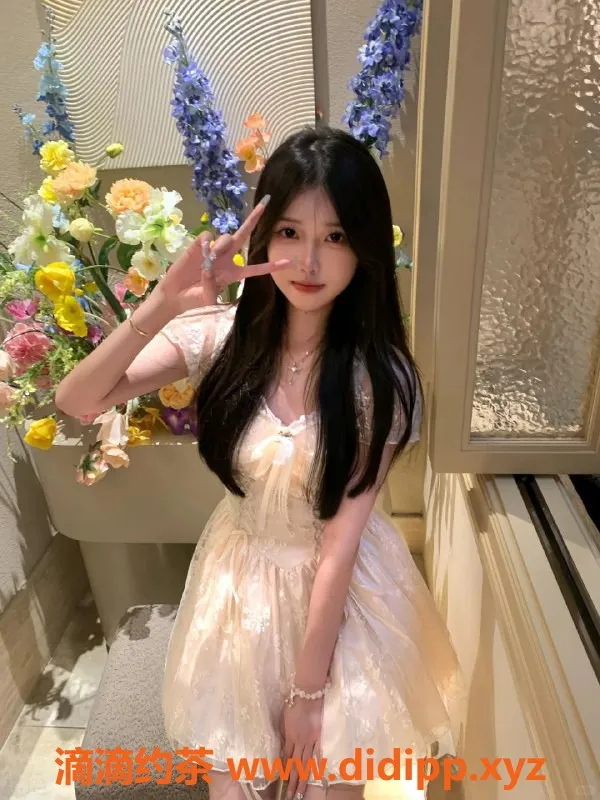 广州楼凤-广州白云高-雨晴，22岁粉嫩新人，茶水费只需23米