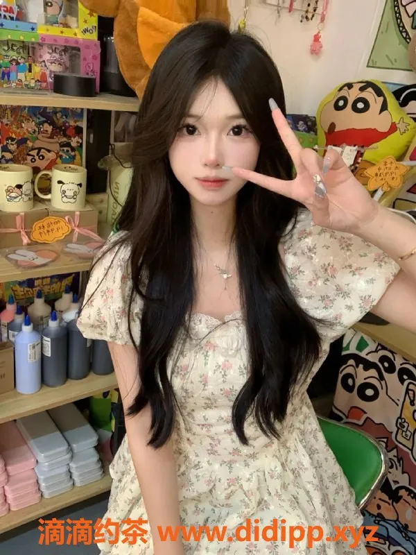 广州楼凤-广州白云高-雨晴，22岁粉嫩新人，茶水费只需23米