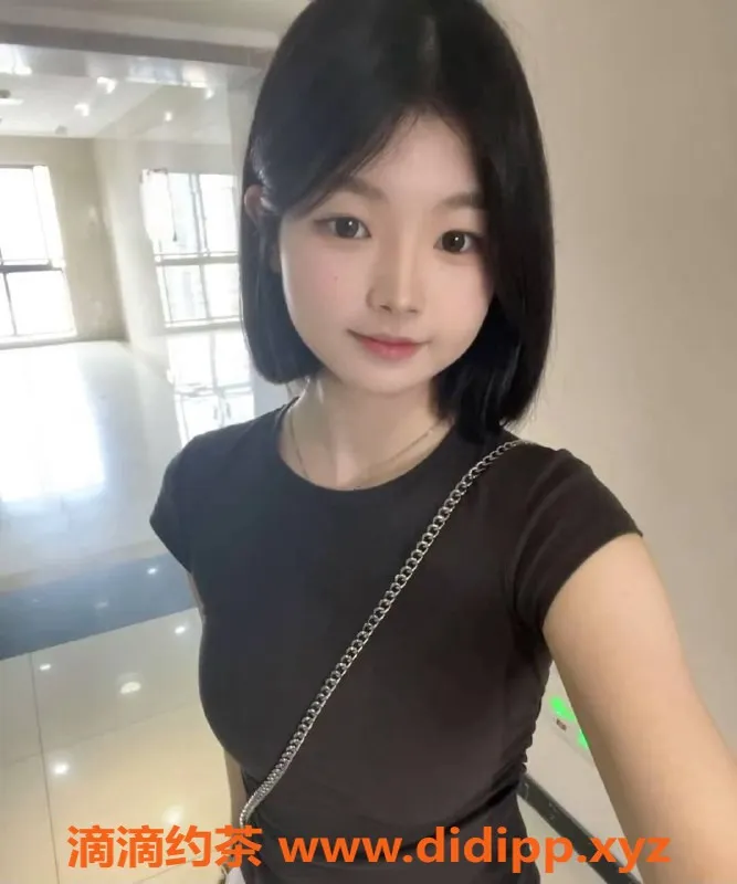 广州楼凤资源信息,广州白云嫩妹欢欢，20岁165cm，胸围32C，全包夜1800