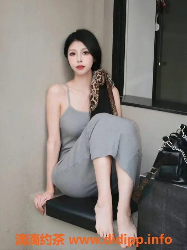 重庆楼凤-江北22岁小羊羊，168cm D杯，服务多样！