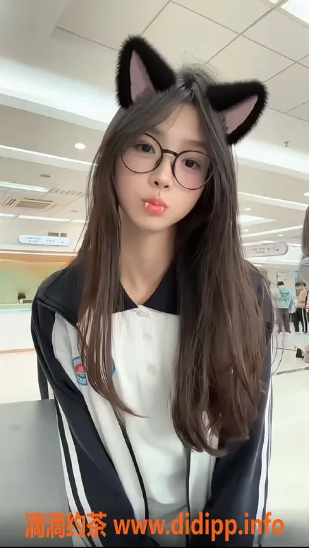 深圳楼凤-深圳龙华19岁小爱爱-160cm快餐服务