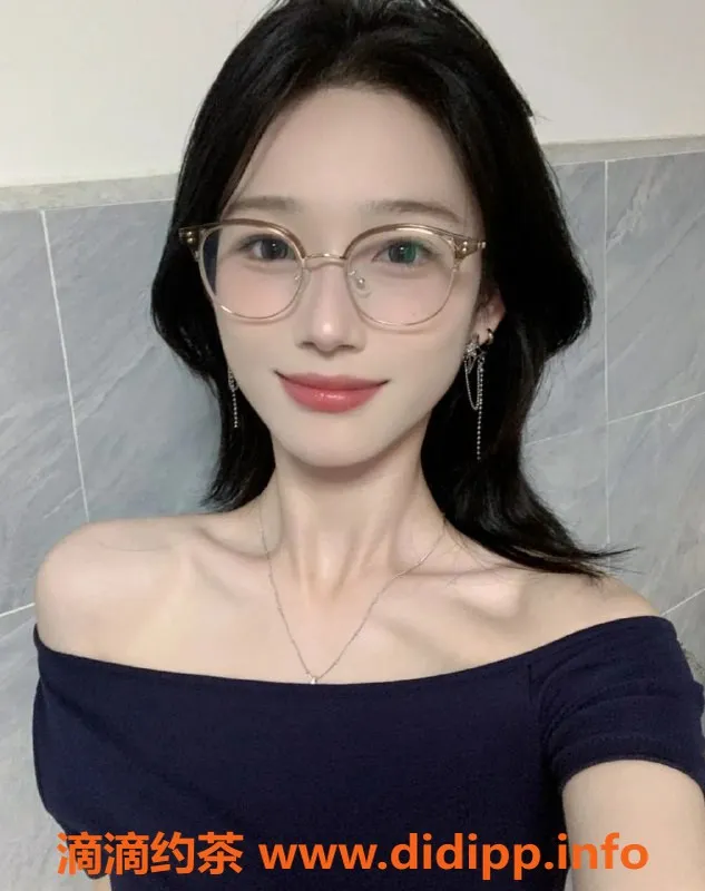 成都楼凤-成华区兼职御姐洛伊，6/10服务体验