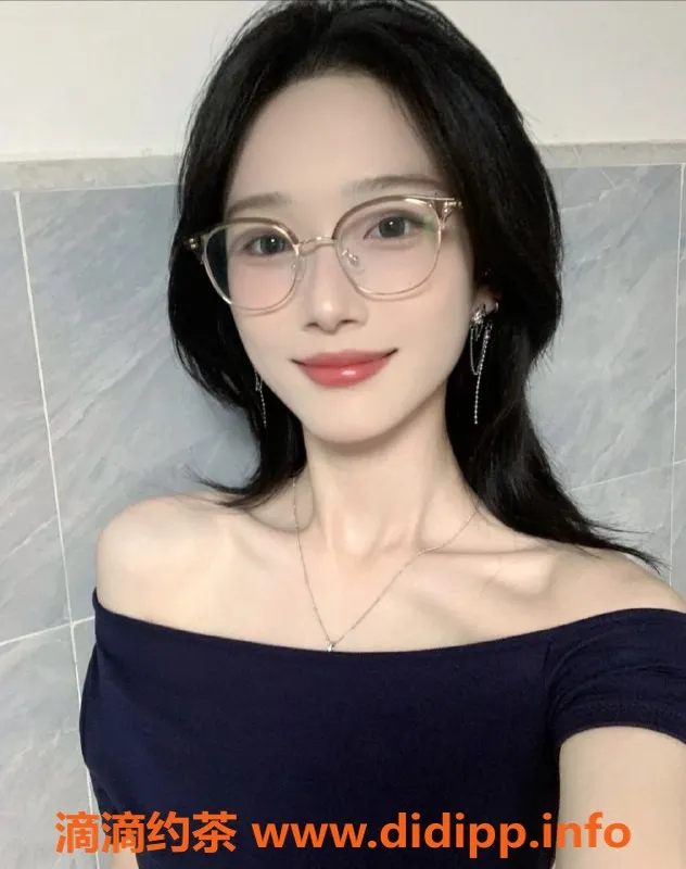 成都楼凤-成华区兼职御姐洛伊，6/10服务体验