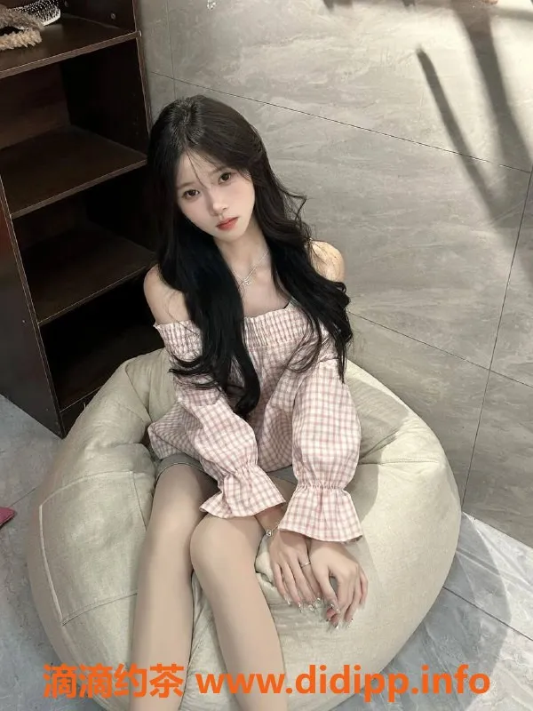 杭州楼凤-欢欢：19岁可爱小妹，165cm，45KG，激爽服务