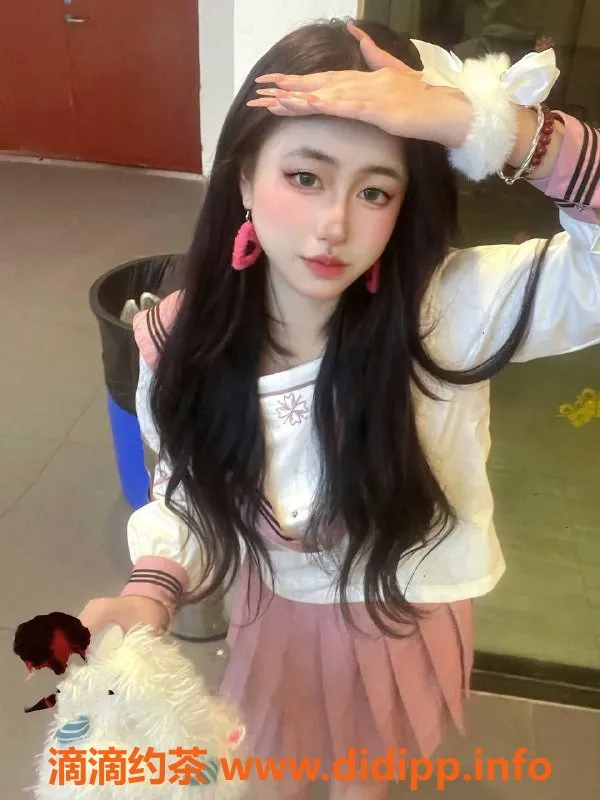 上海楼凤-闵行区 超超 19岁 C杯 体重52kg 1100元/40分钟