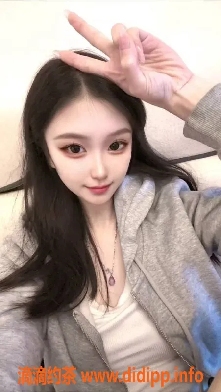 重庆楼凤-渝北18岁可爱妹子咖啡，163C罩杯等你来约!