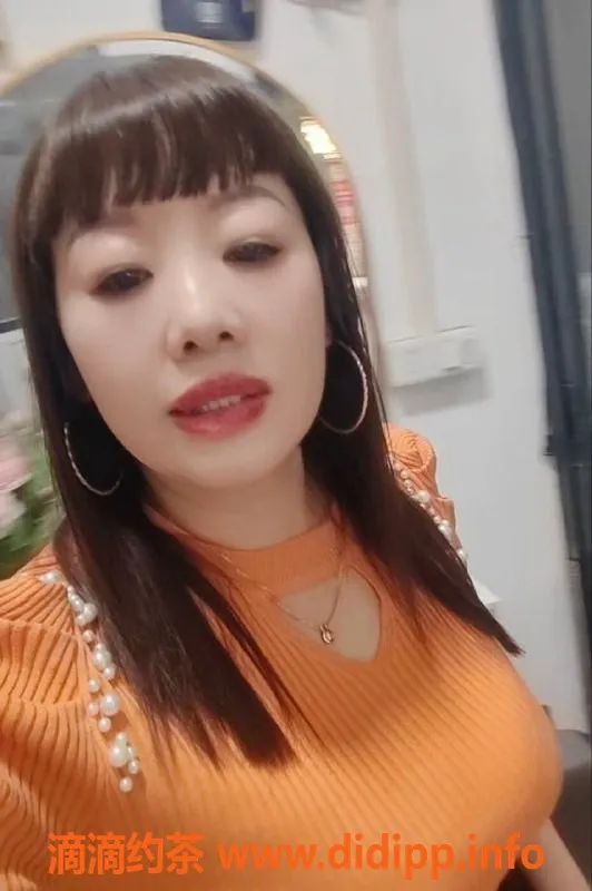 广州楼凤-天河37岁性感少妇娜娜，156cm 36D，包夜服务