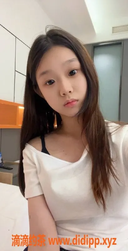 成都楼凤-成华区18岁雨婷，童颜巨乳服务，真实评价！