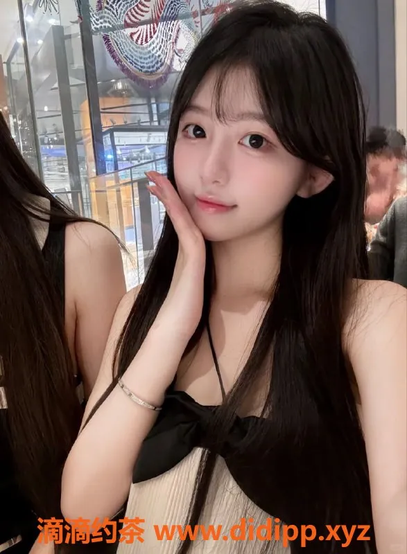 广州楼凤-天河19岁学生妹芊慕，165cm超甜初体验