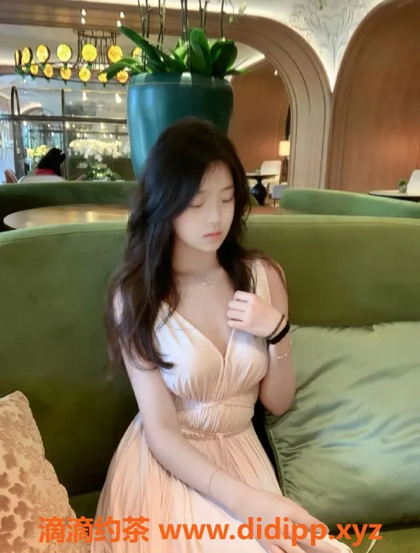 福州楼凤-福州鼓楼区18岁学妹青宝，服务简单