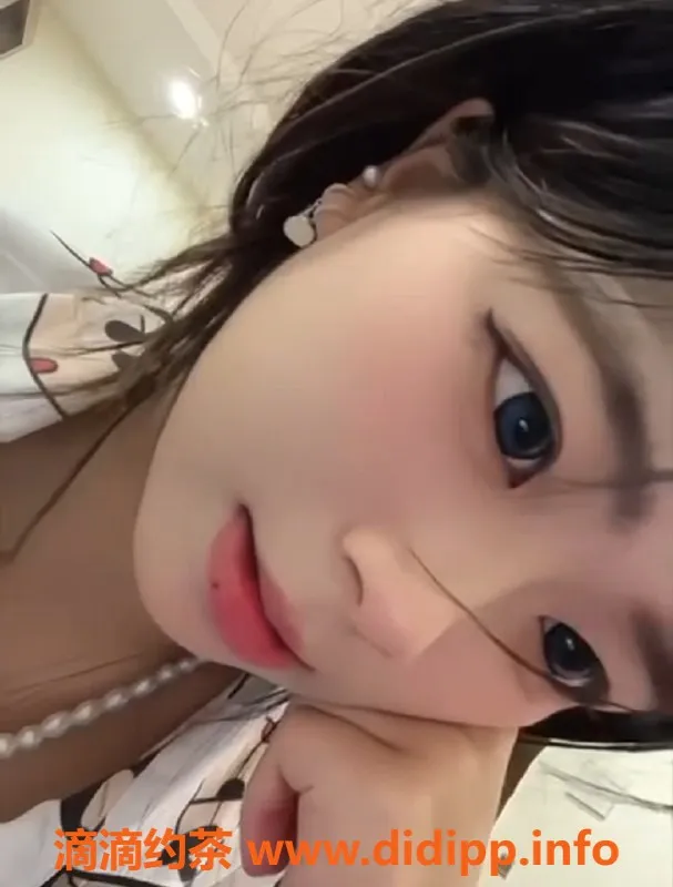 成都楼凤-成华区18岁江西妹子，身高163cm，价格550p