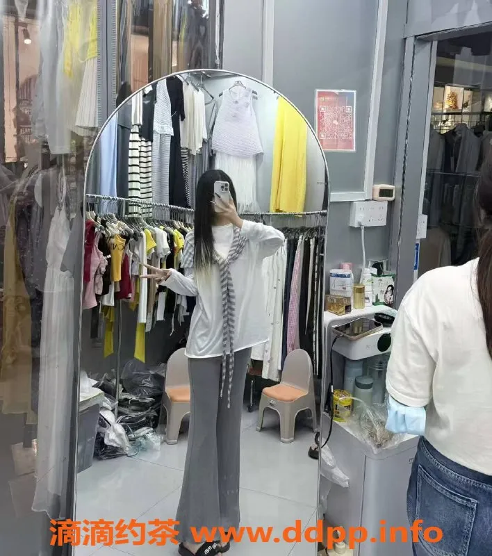 郑州楼凤-金水区青稚 19岁175身高 口调情接吻服务