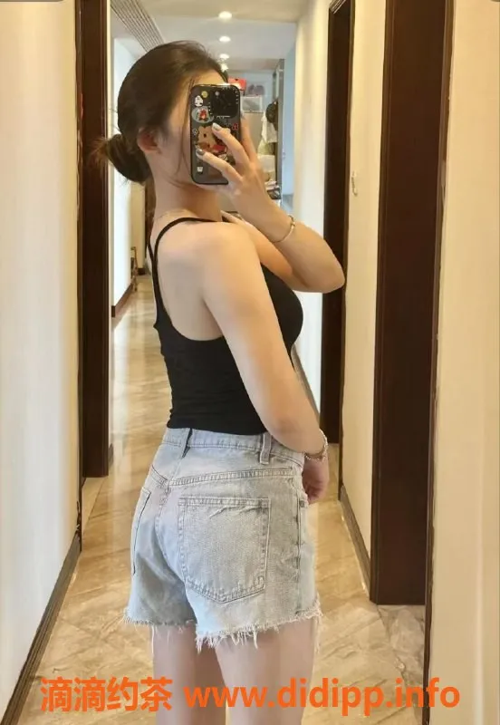 成都楼凤-武侯区好好，少妇车服务，颜值8.0，课时费6/9