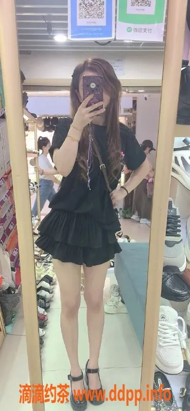 成都上门服务-酸菜混血御姐，天然C奶，服务超棒