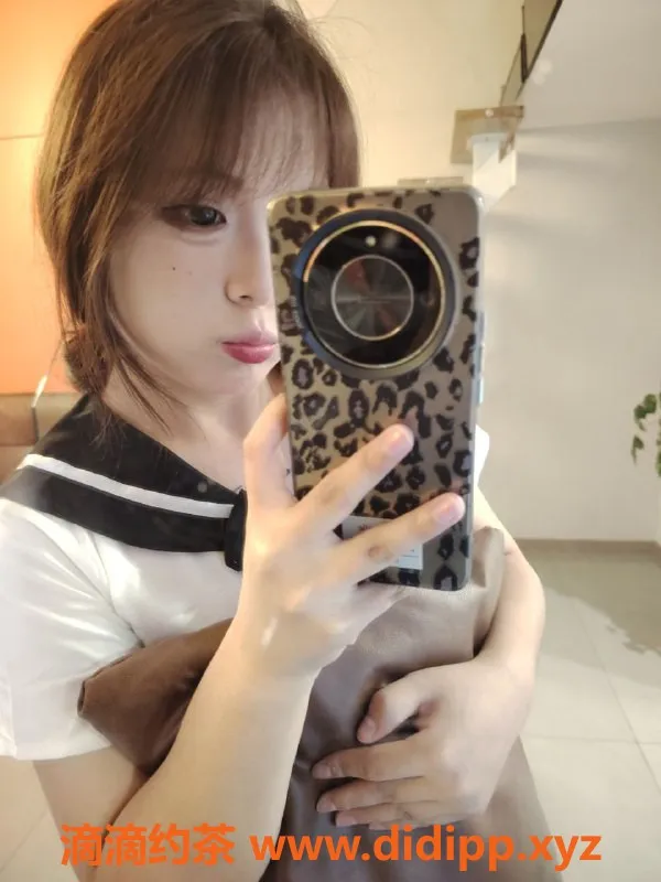 成都楼凤-成华区小乖妹子，160cm B+奶，18岁，服务极佳