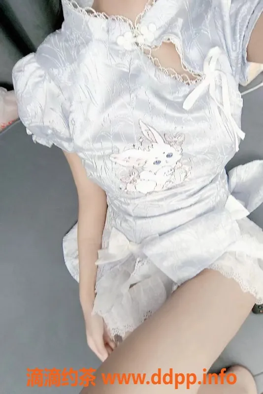 成都楼凤-成都嫩妹涵欣，19岁165cm，包夜超值体验！