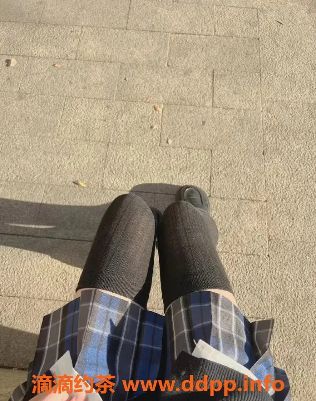 成都楼凤-成都嫩妹涵欣，19岁165cm，包夜超值体验！