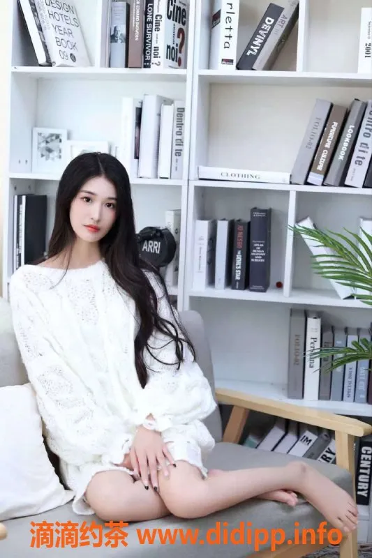 成都楼凤-武侯区小狸：8.0颜值、6/10课时费嫩妹车