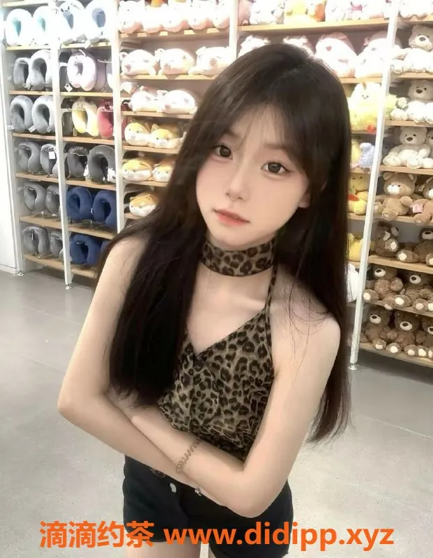 南昌楼凤-东湖柚子，19岁身高160cm，43kg诱惑包夜服务