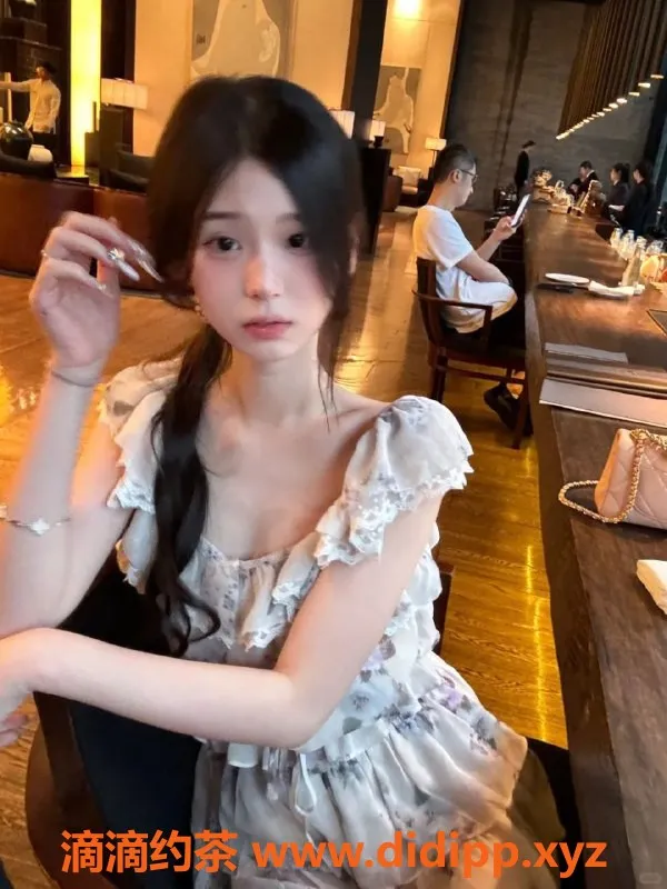 广州楼凤-广州荔湾19岁美术学院兼职芊羽