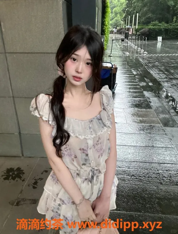 广州楼凤-广州荔湾19岁美术学院兼职芊羽