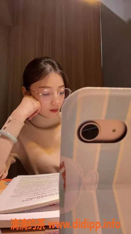 成都楼凤-锦江区高冷奶茶，160cm瘦身材，7P服务