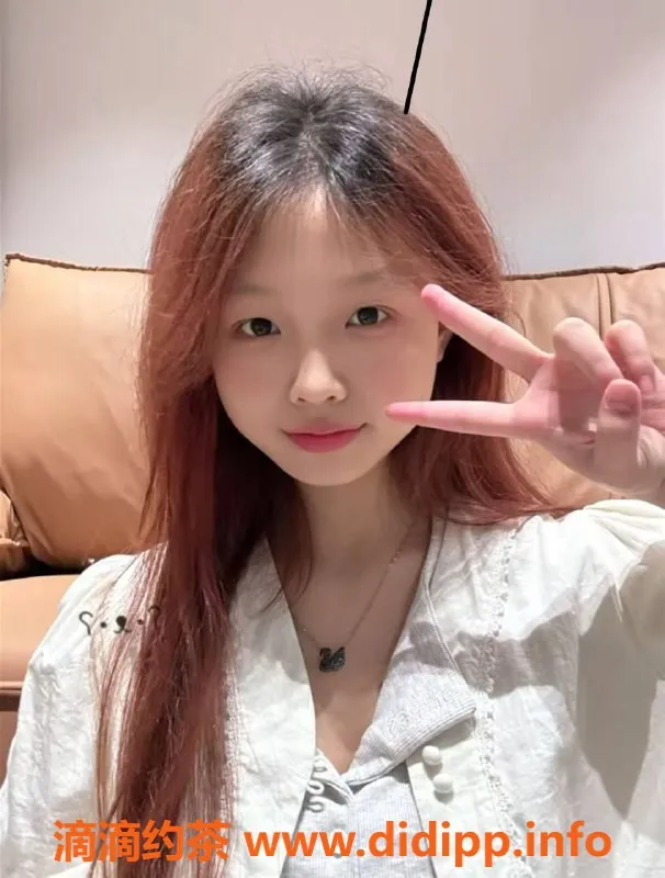 成都楼凤-成华区安安，160cm娇小妹子，18岁C杯热情服务