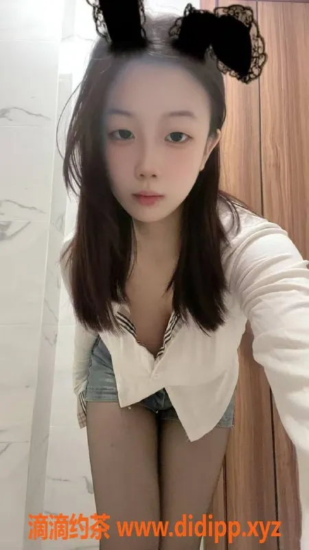 成都楼凤-成华区双飞姐妹花，C/D罩杯听话嫩妹