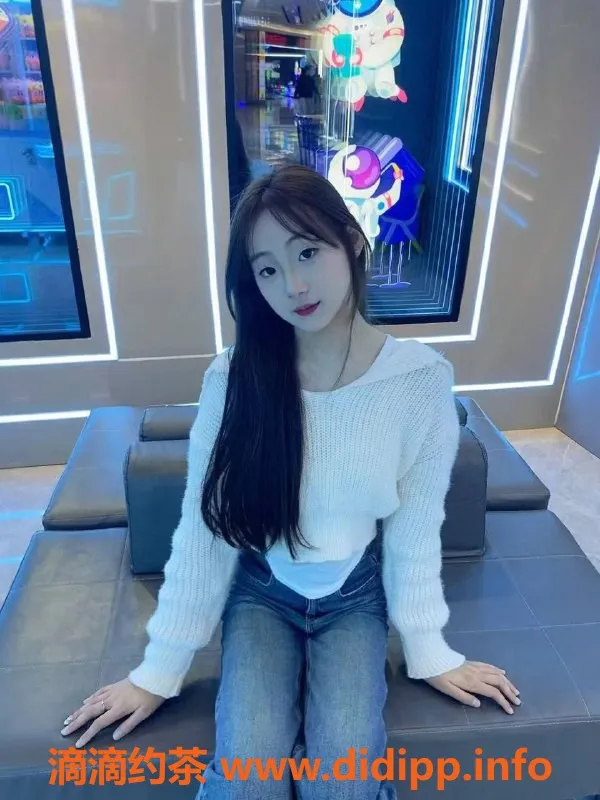 重庆楼凤-九龙坡悦悦，19岁C+罩杯，167cm全套服务