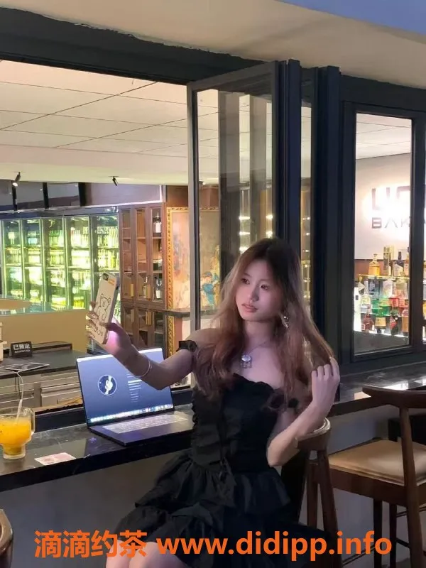 深圳楼凤-深圳龙岗22岁风骚妹妹七七，165cm、47kg等你来体验