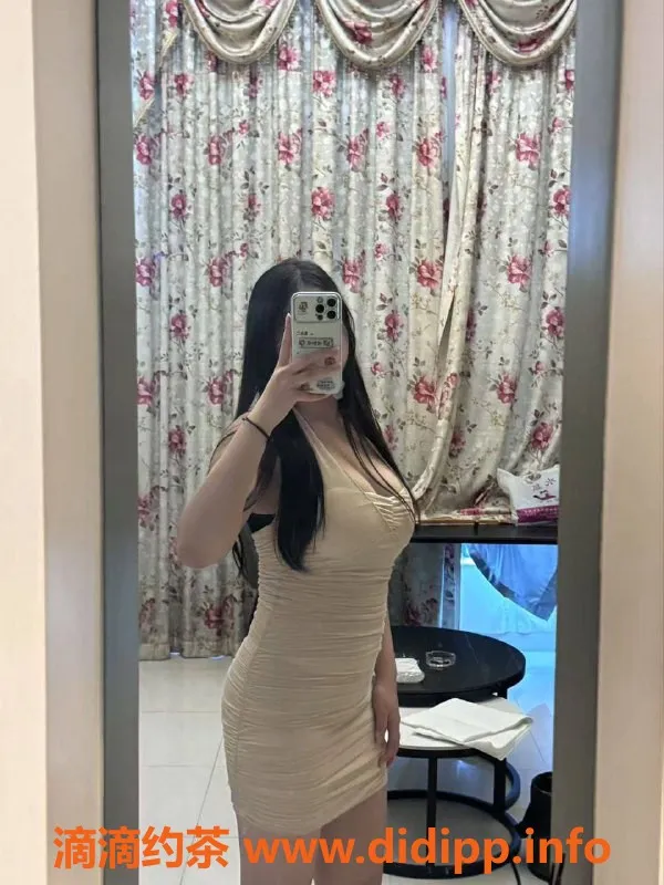 郑州楼凤-郑州小美，20岁，170cm微胖妹，胸围36D，价格亲民