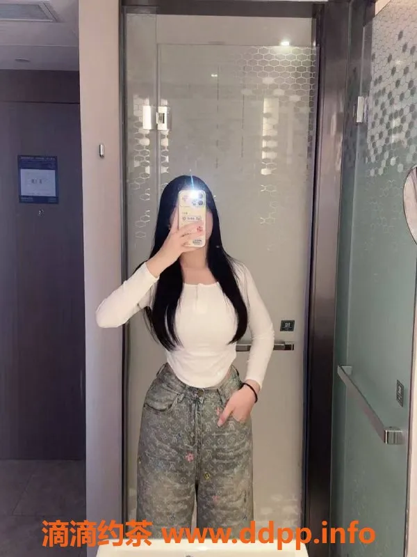 郑州楼凤资源信息,郑州小美，20岁，170cm微胖妹，胸围36D，价格亲民